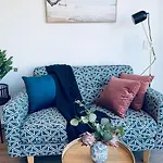 Brand New Luxury Studio Queen Street View