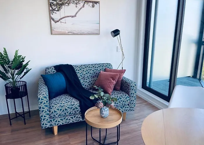 Brand New Luxury Studio Queen Street View