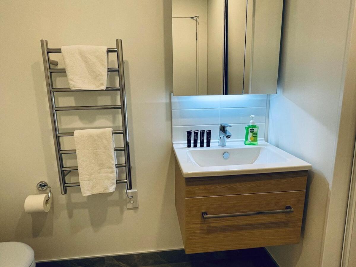 Brand New Luxury Queen Street View Apartment Auckland