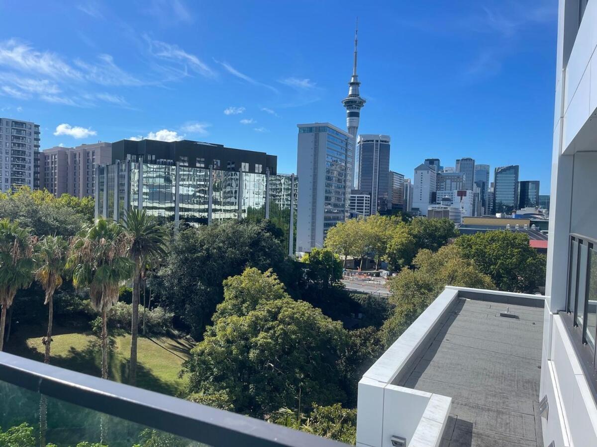 Brand New Luxury Queen Street View *