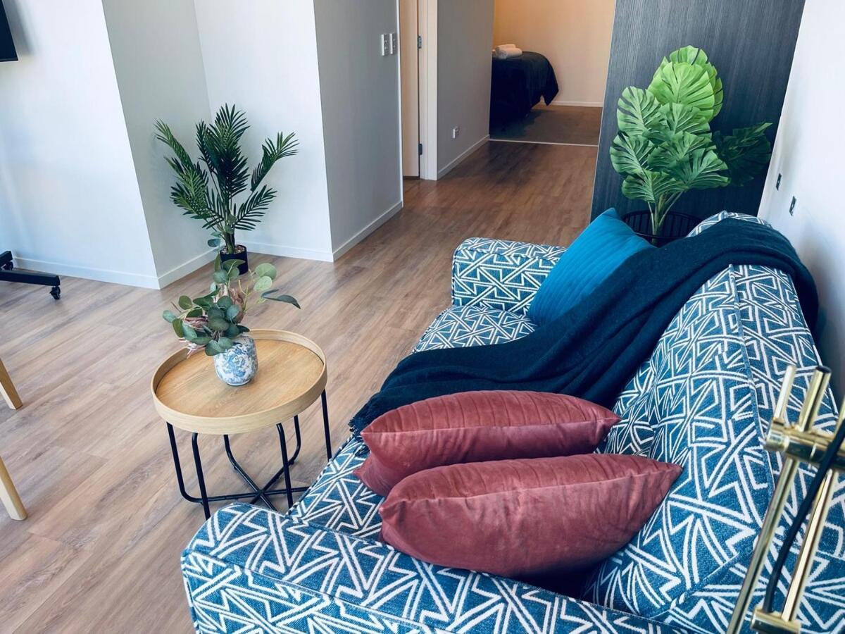 Apartment Brand New Luxury Queen Street View