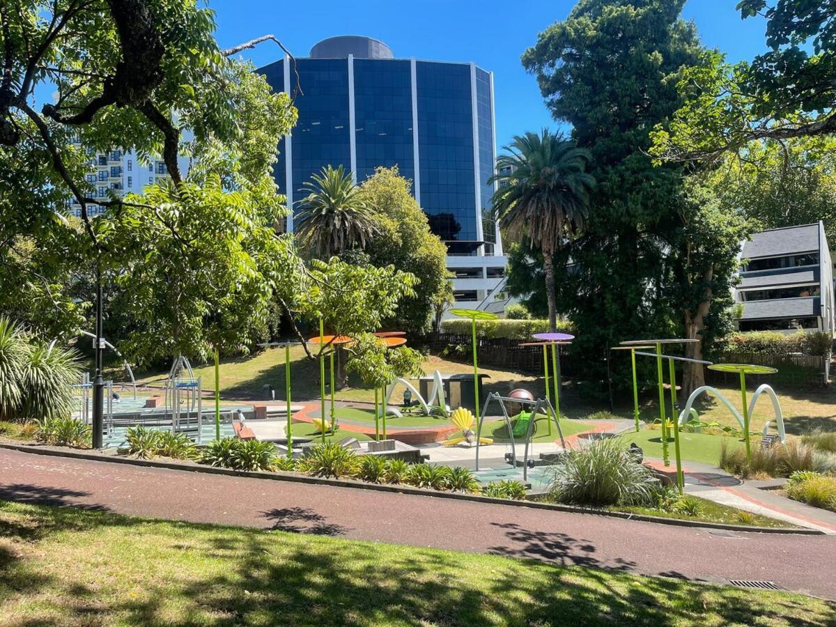 Brand New Luxury Queen Street View Apartment Auckland