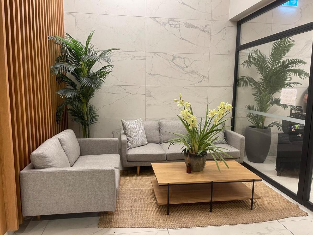 Brand New Luxury Queen Street View Apartment
