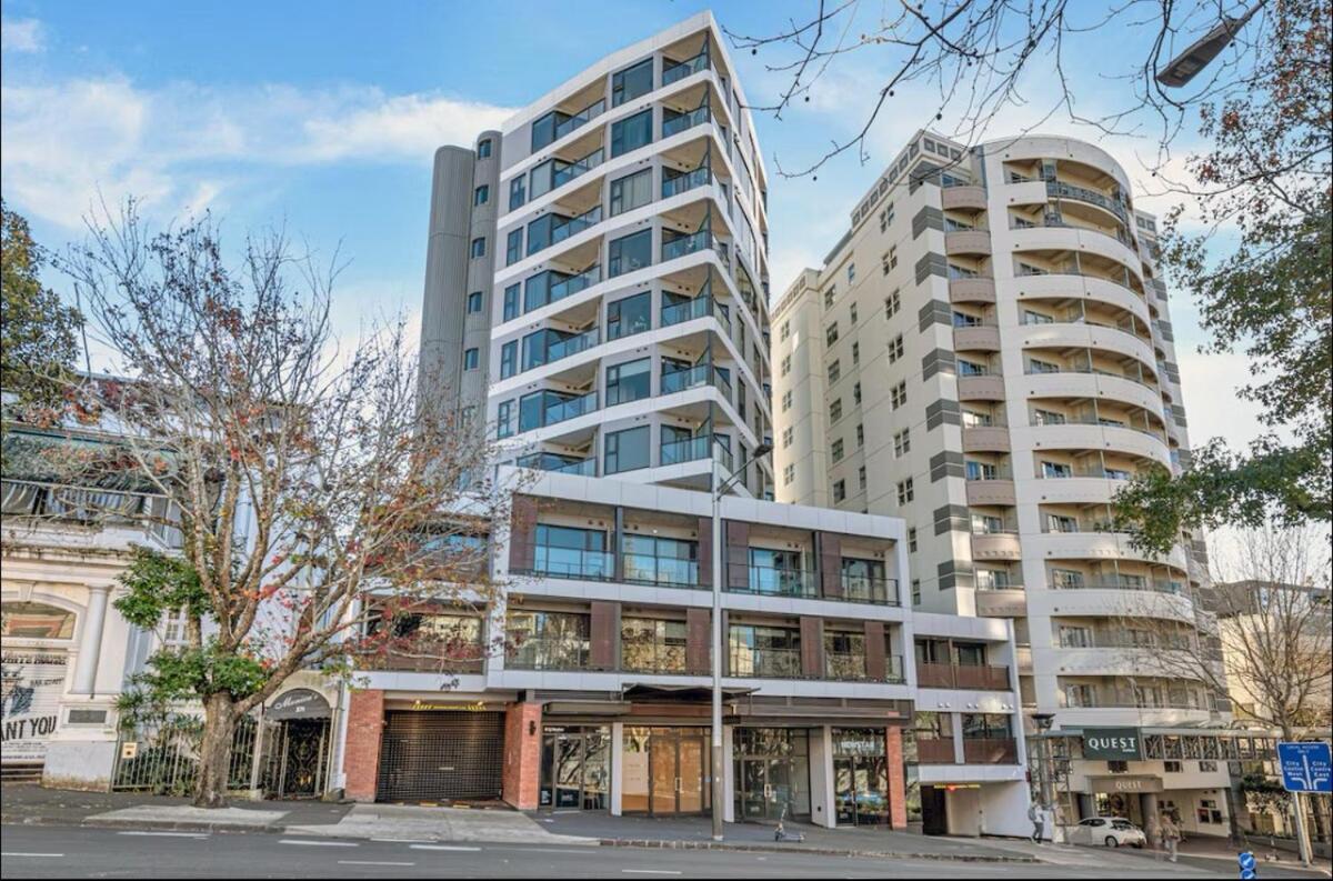 Brand New Luxury Queen Street View