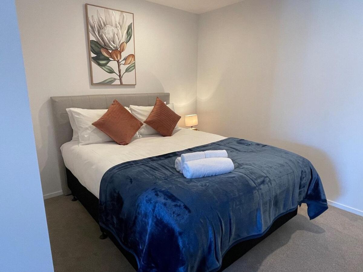 Apartment Brand New Luxury Queen Street View