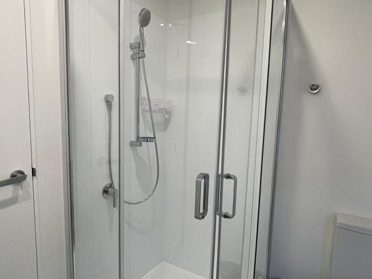 Apartment Brand New Luxury Queen Street View